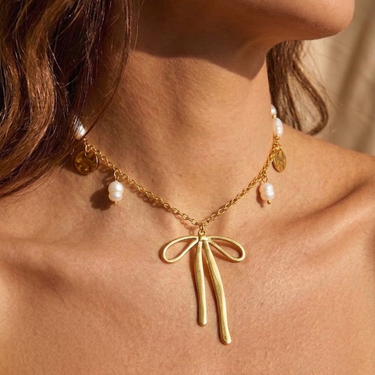 Tie the knot necklace