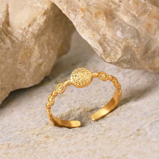 Nadia ring